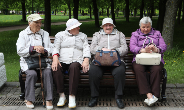 Каждый третий россиянин планирует работать после выхода на пенсию. Почему?